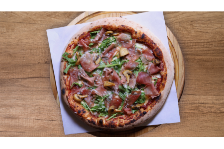 Pizza Prosciutto and mushrooms