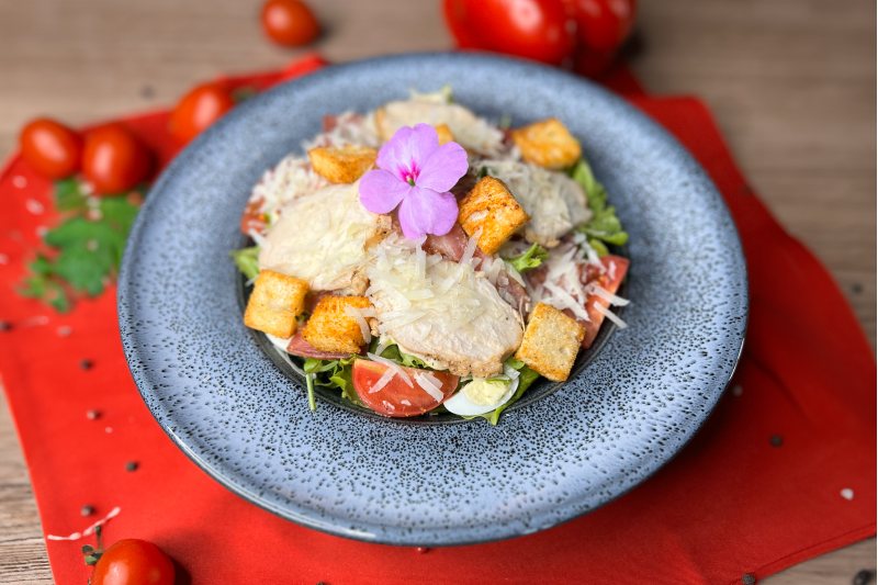 Салат цезар з куркою 300г